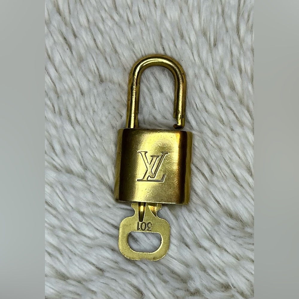 Authentic LV lock and key WORKS 301